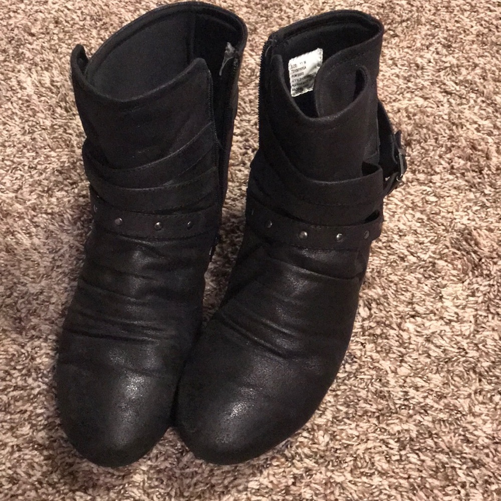 Jessica Cline boots
